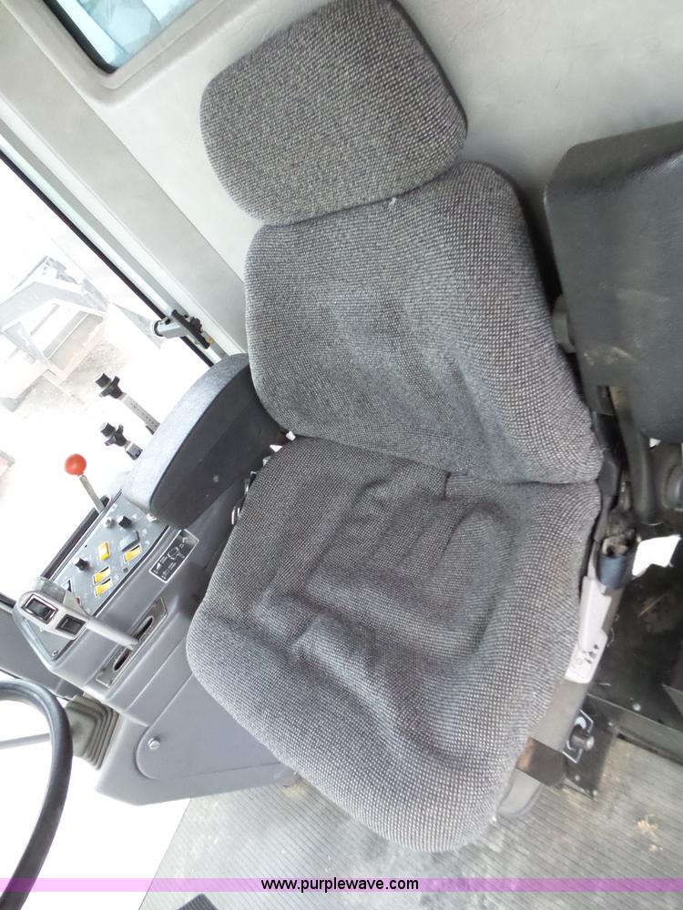 image for item L6269 1997 Gleaner R52 RWA combine