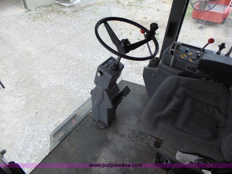 image for item L6269 1997 Gleaner R52 RWA combine