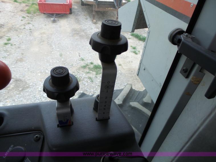 image for item L6269 1997 Gleaner R52 RWA combine