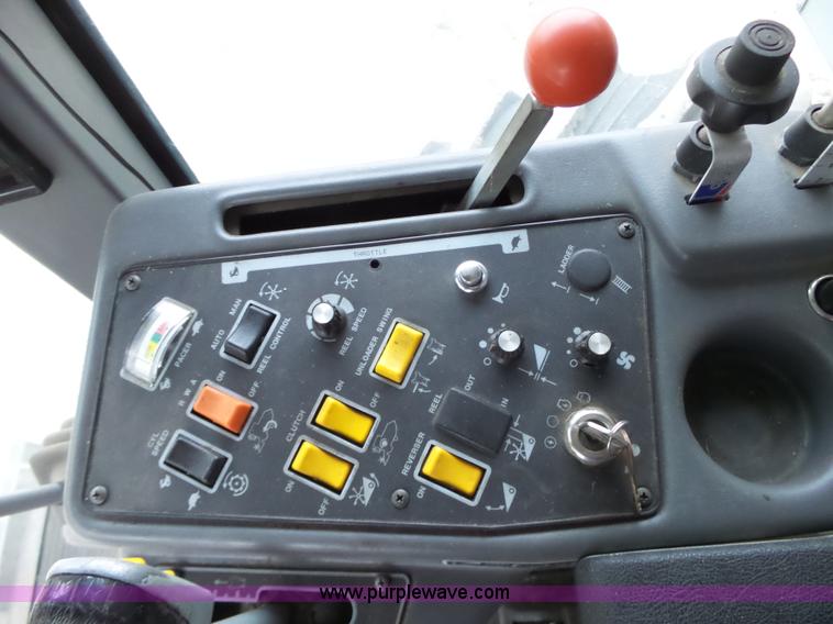 image for item L6269 1997 Gleaner R52 RWA combine