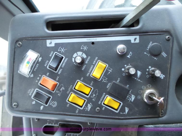 image for item L6269 1997 Gleaner R52 RWA combine