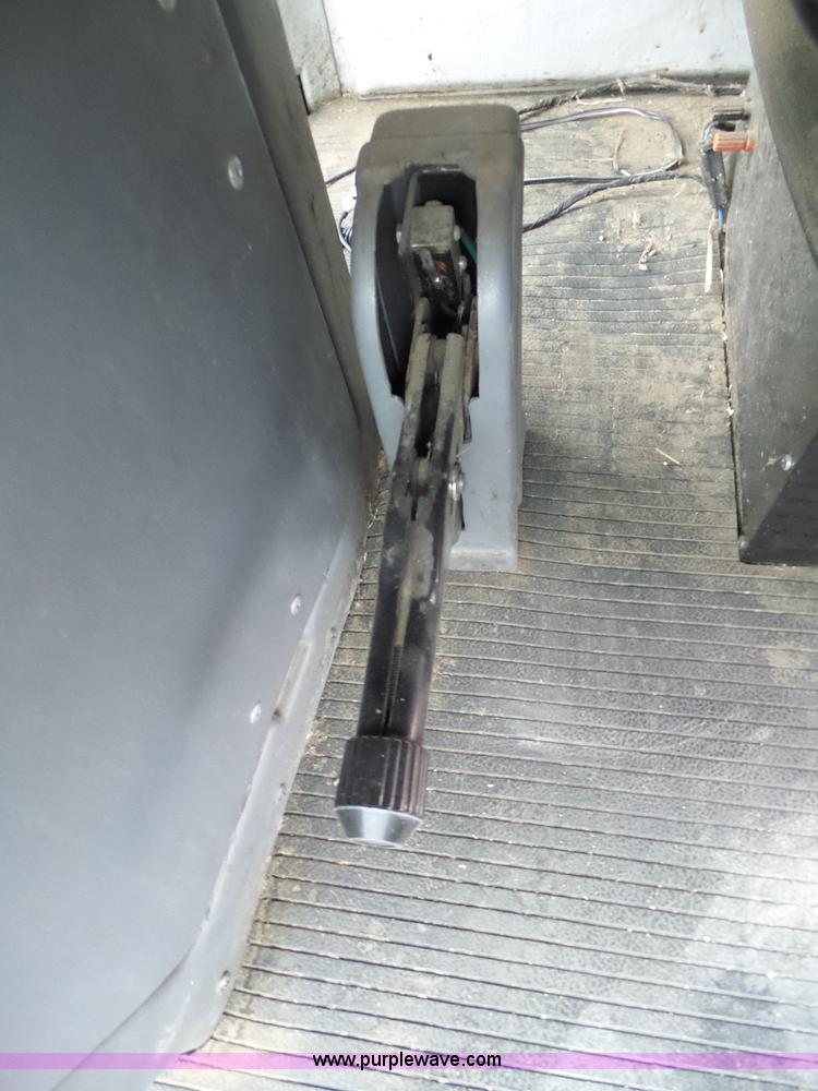 image for item L6269 1997 Gleaner R52 RWA combine