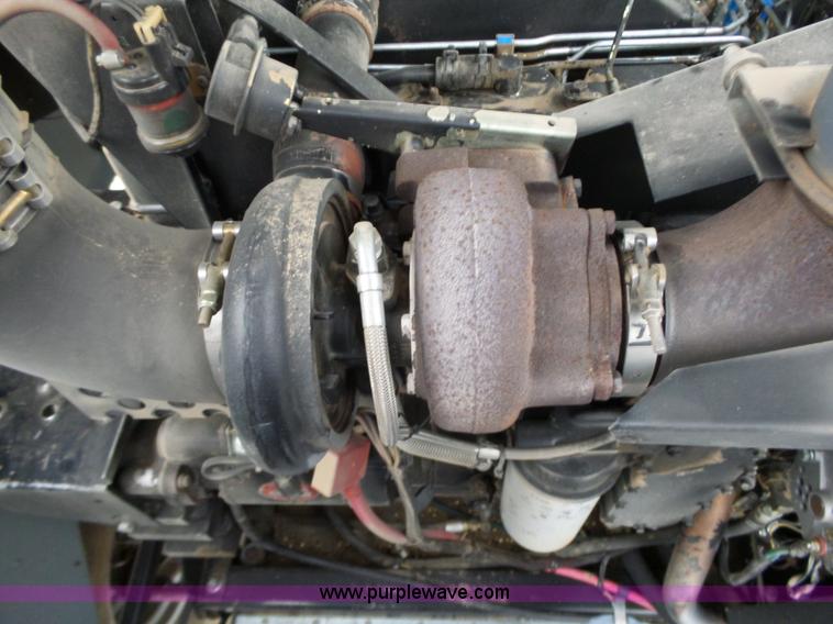 image for item L6269 1997 Gleaner R52 RWA combine