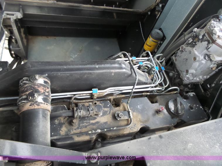 image for item L6269 1997 Gleaner R52 RWA combine