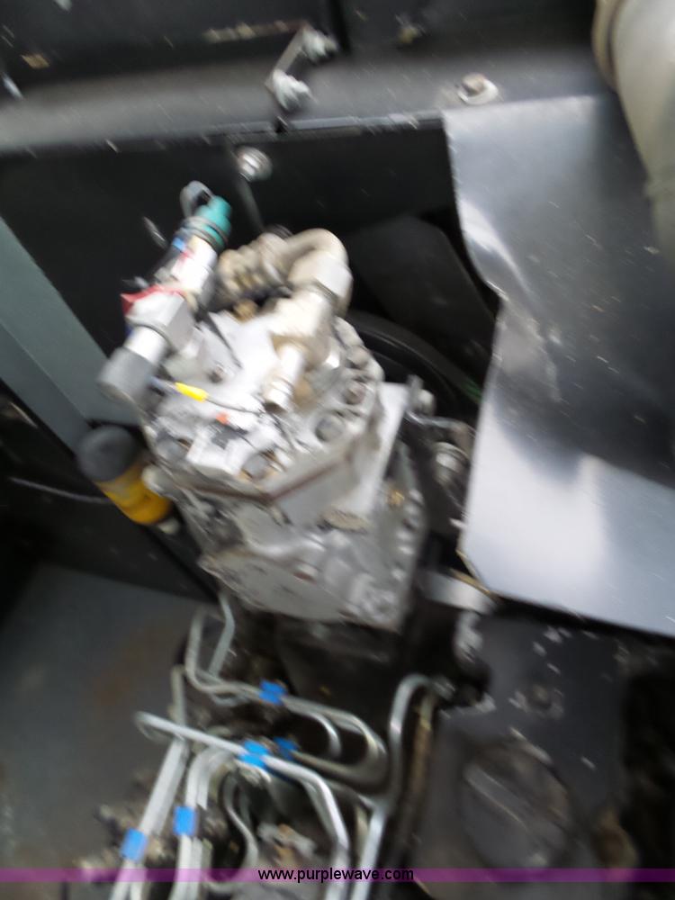 image for item L6269 1997 Gleaner R52 RWA combine