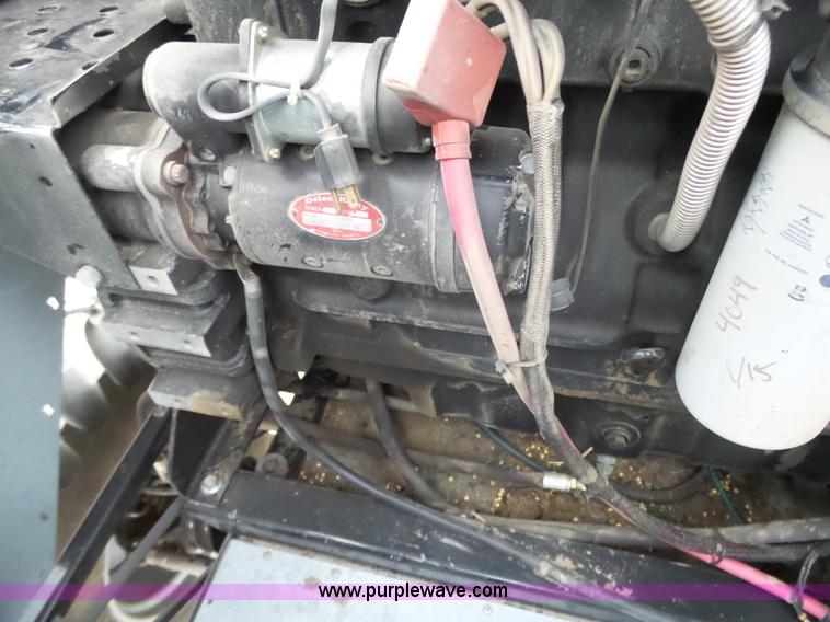 image for item L6269 1997 Gleaner R52 RWA combine