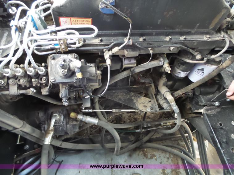 image for item L6269 1997 Gleaner R52 RWA combine