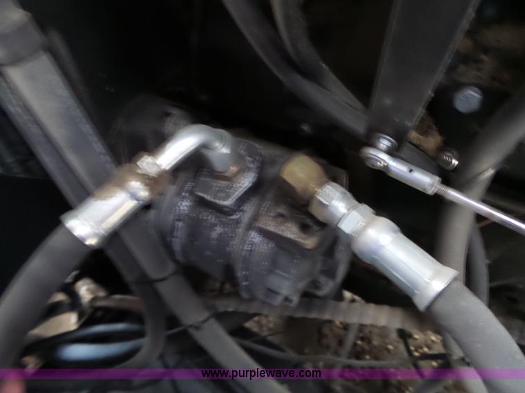 image for item L6269 1997 Gleaner R52 RWA combine