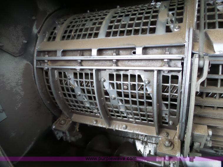 image for item L6269 1997 Gleaner R52 RWA combine