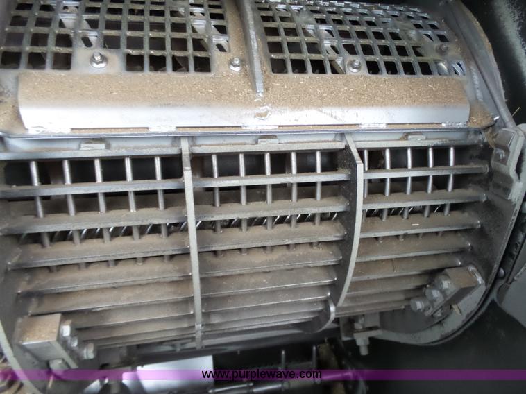 image for item L6269 1997 Gleaner R52 RWA combine