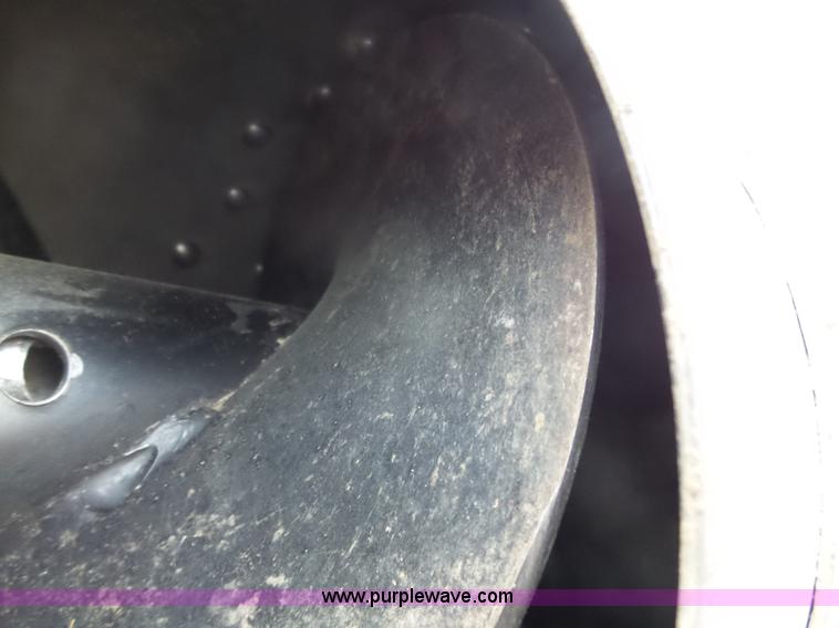 image for item L6269 1997 Gleaner R52 RWA combine