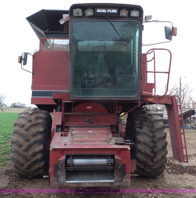 image for item L6272 1992 Case IH 1660 RWA combine