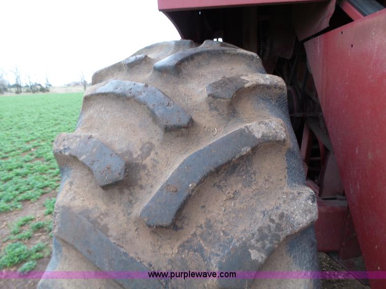 image for item L6272 1992 Case IH 1660 RWA combine