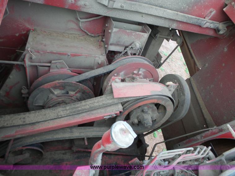 image for item L6272 1992 Case IH 1660 RWA combine