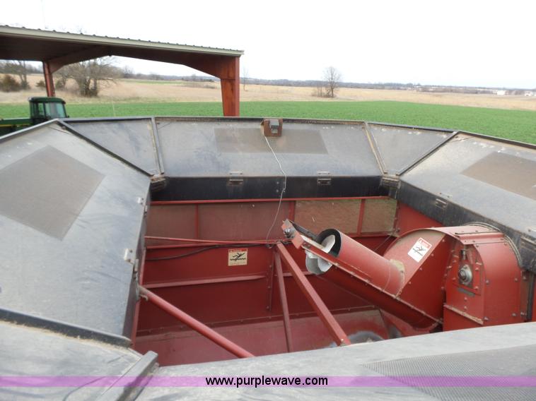 image for item L6272 1992 Case IH 1660 RWA combine