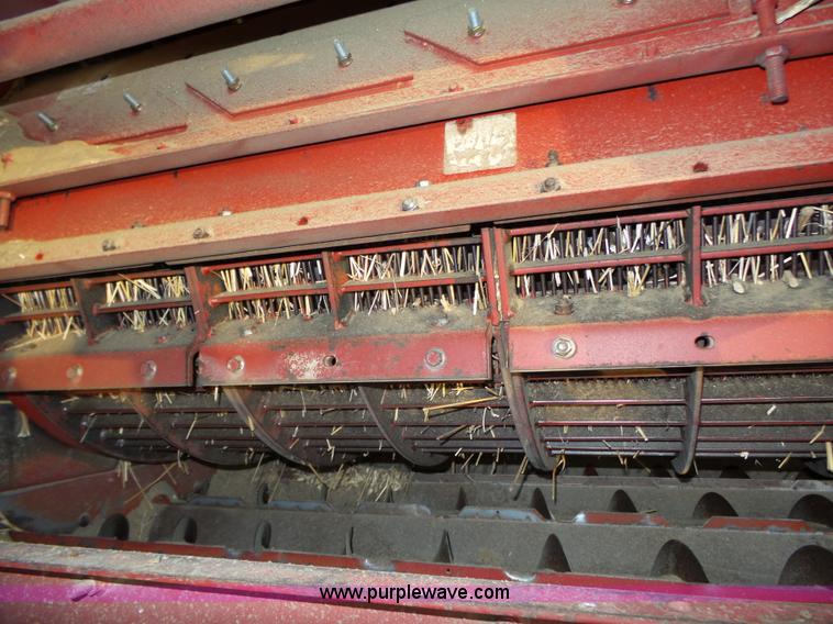 image for item L6272 1992 Case IH 1660 RWA combine