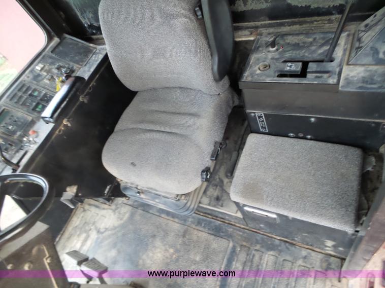 image for item L6272 1992 Case IH 1660 RWA combine