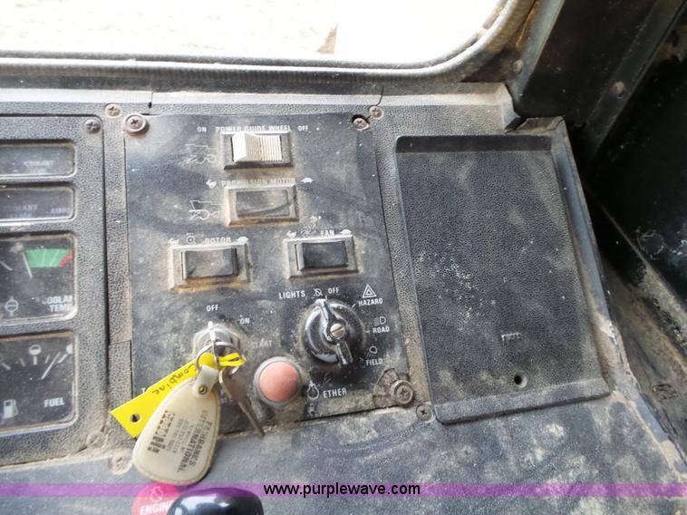 image for item L6272 1992 Case IH 1660 RWA combine