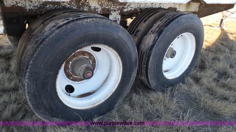 image for item L6499 2002 Imco T107 chain/slat bottom silage trailer