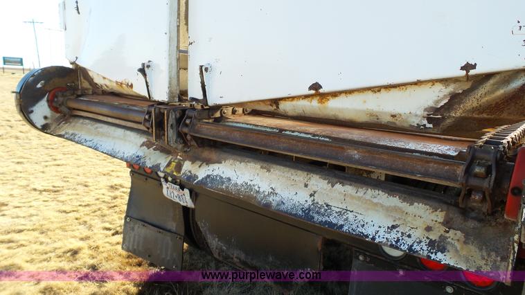 image for item L6500 2008 Versa chain/slat bottom silage trailer