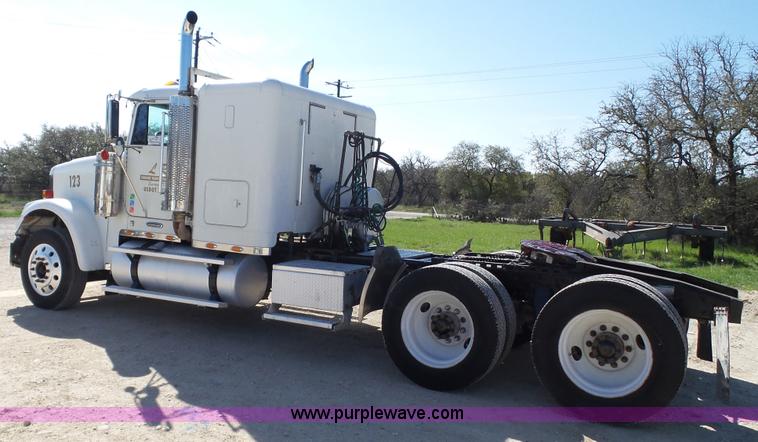 image for item L6501 2007 Freightliner C112 Glider semi truck