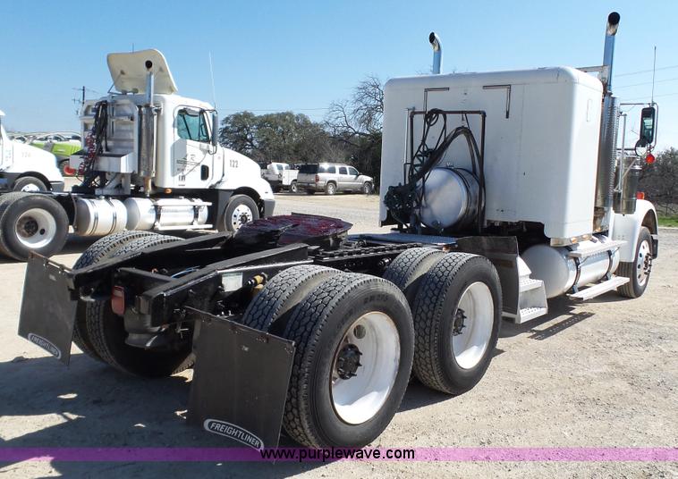 image for item L6501 2007 Freightliner C112 Glider semi truck