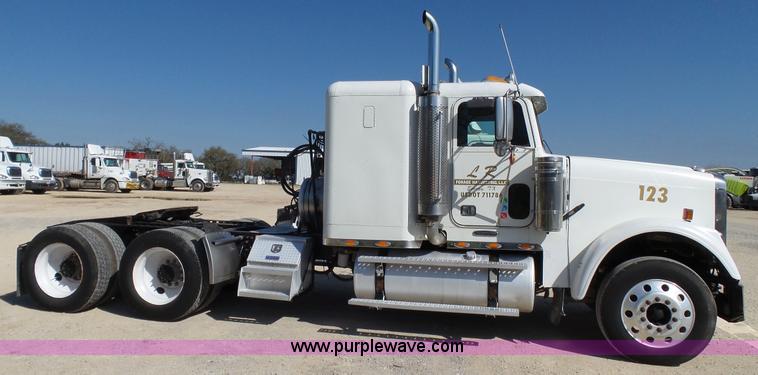 image for item L6501 2007 Freightliner C112 Glider semi truck