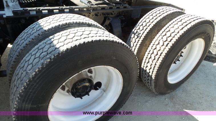 image for item L6501 2007 Freightliner C112 Glider semi truck