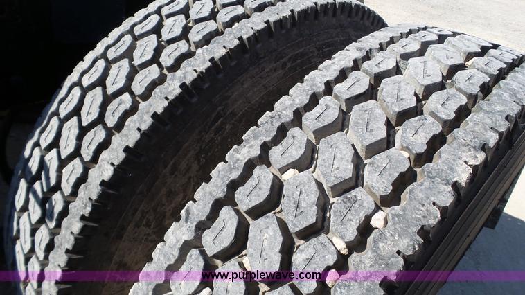 image for item L6501 2007 Freightliner C112 Glider semi truck