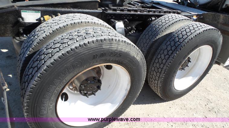 image for item L6501 2007 Freightliner C112 Glider semi truck