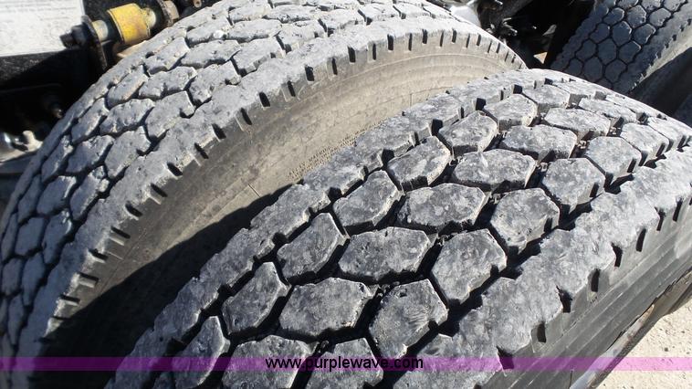 image for item L6501 2007 Freightliner C112 Glider semi truck