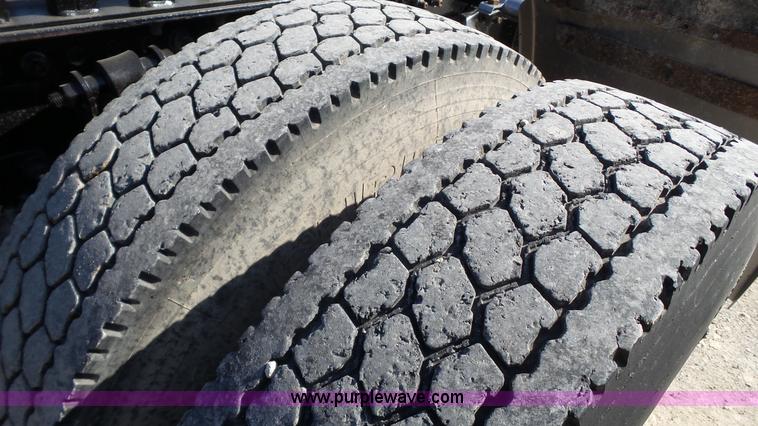 image for item L6501 2007 Freightliner C112 Glider semi truck