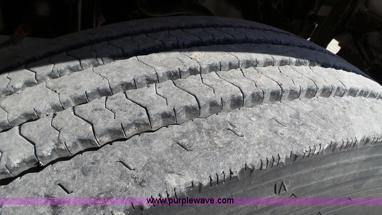 image for item L6501 2007 Freightliner C112 Glider semi truck