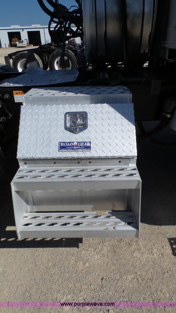 image for item L6501 2007 Freightliner C112 Glider semi truck