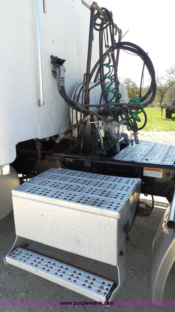 image for item L6501 2007 Freightliner C112 Glider semi truck