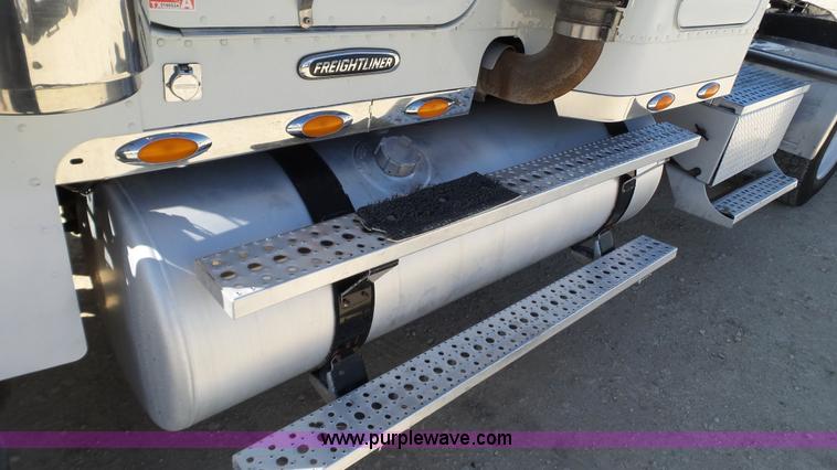 image for item L6501 2007 Freightliner C112 Glider semi truck