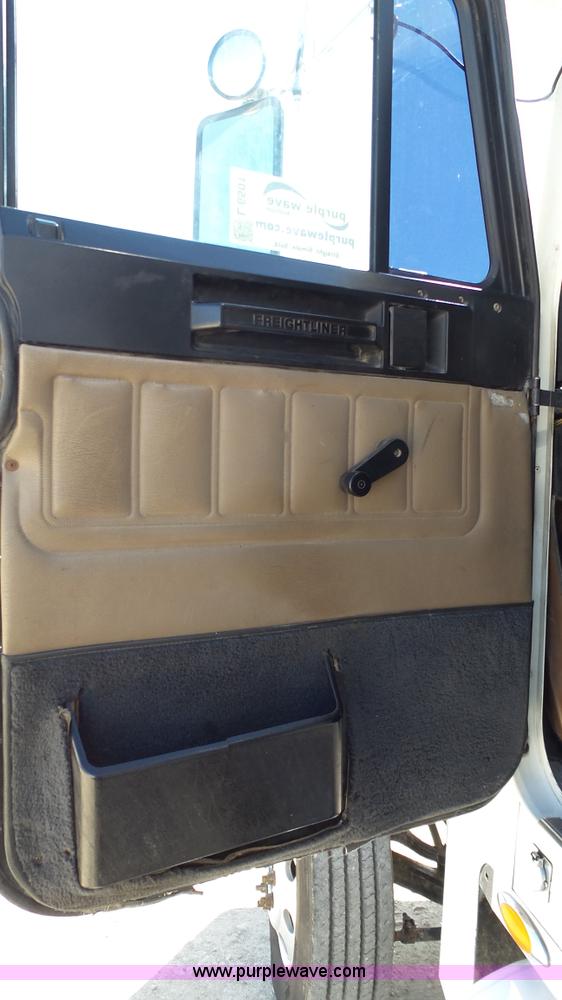 image for item L6501 2007 Freightliner C112 Glider semi truck