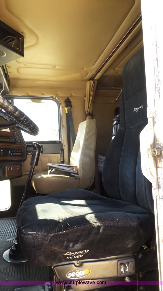 image for item L6501 2007 Freightliner C112 Glider semi truck