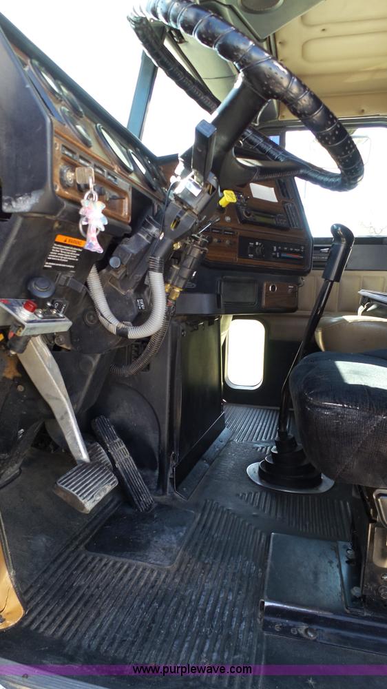 image for item L6501 2007 Freightliner C112 Glider semi truck