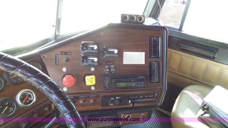 image for item L6501 2007 Freightliner C112 Glider semi truck