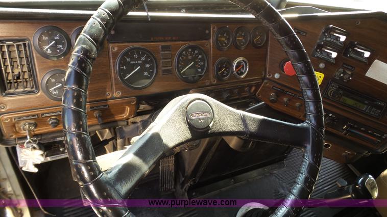 image for item L6501 2007 Freightliner C112 Glider semi truck