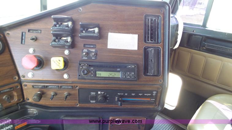 image for item L6501 2007 Freightliner C112 Glider semi truck