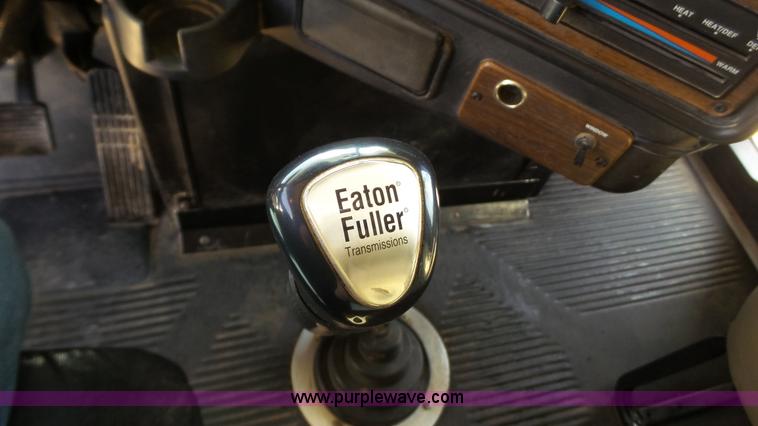 image for item L6501 2007 Freightliner C112 Glider semi truck