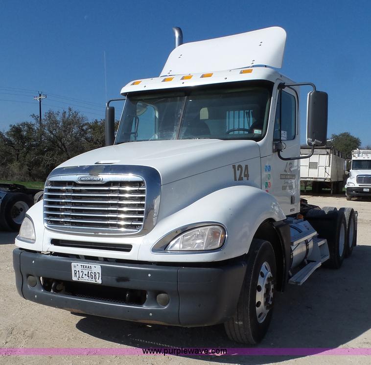 image for item L6503 2007 Freightliner Columbia semi truck