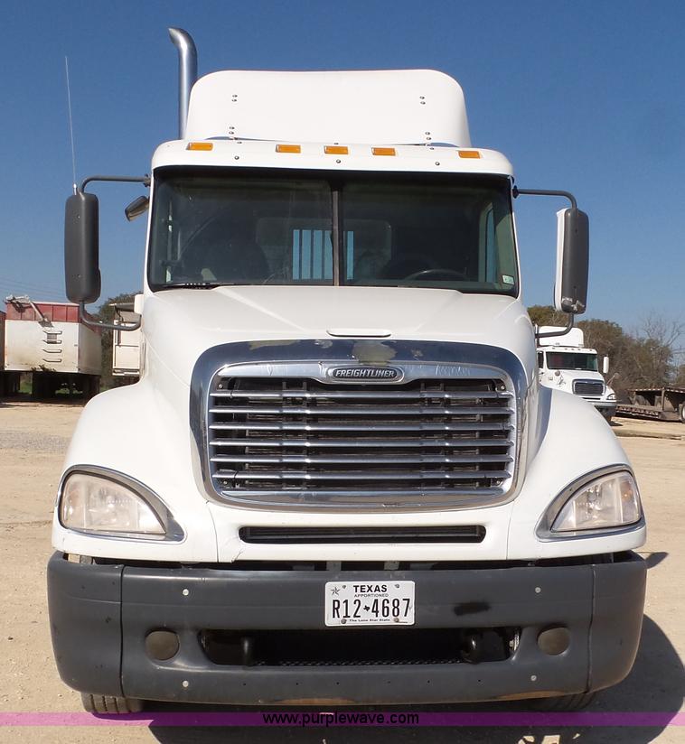 image for item L6503 2007 Freightliner Columbia semi truck