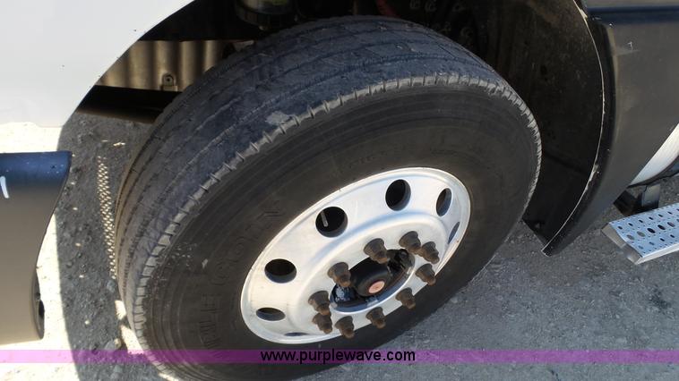 image for item L6503 2007 Freightliner Columbia semi truck