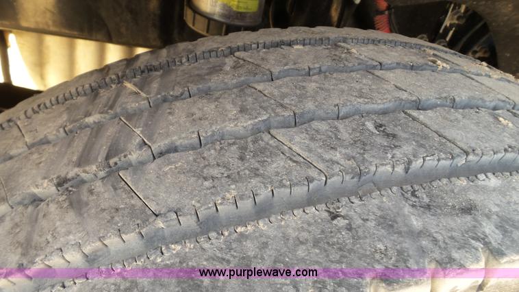 image for item L6503 2007 Freightliner Columbia semi truck