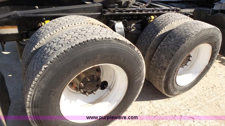 image for item L6503 2007 Freightliner Columbia semi truck