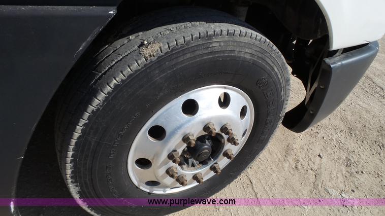 image for item L6503 2007 Freightliner Columbia semi truck