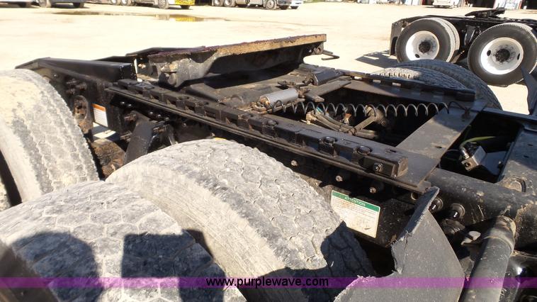 image for item L6503 2007 Freightliner Columbia semi truck